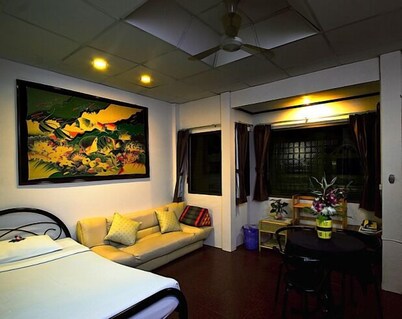 Karon Café Inn