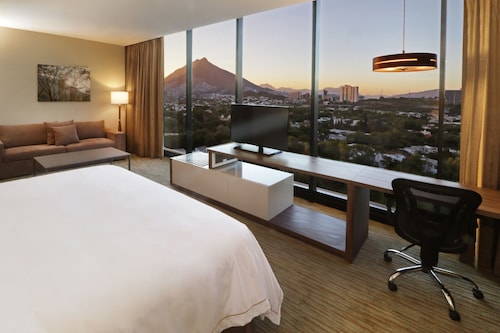 Holiday Inn Express & Suites Monterrey Valle by IHG