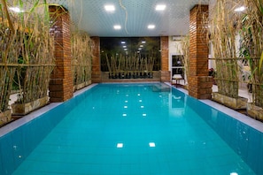 Piscina coperta, piscina all'aperto