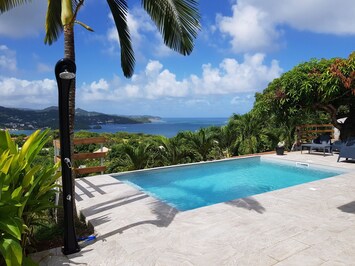 Vue mer depuis la piscine