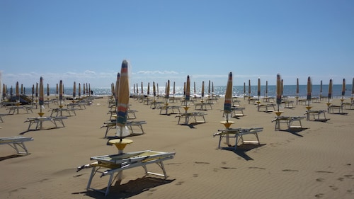 KOPFHAUS, 400 METER VOM STRAND, MIT POOL  