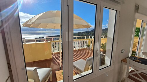Apartment with sea and mountain views. Close to everything and ideal connections.