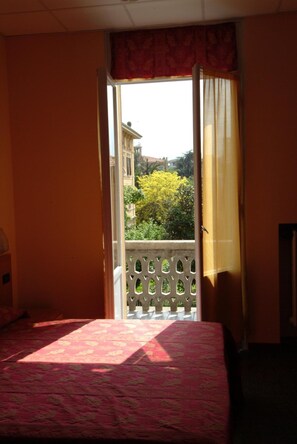 1 bedroom, desk, free WiFi