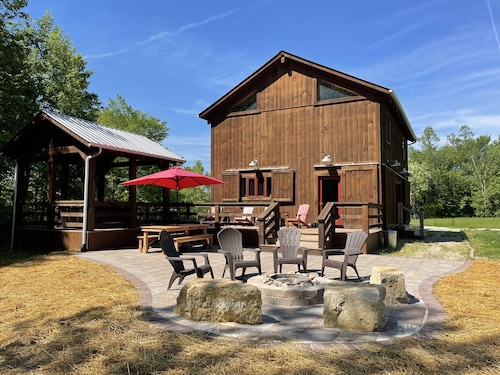 Pumpkin Ridge Barn + Stable: 2 spaces, 1 rate, guest limits apply, 100 acres